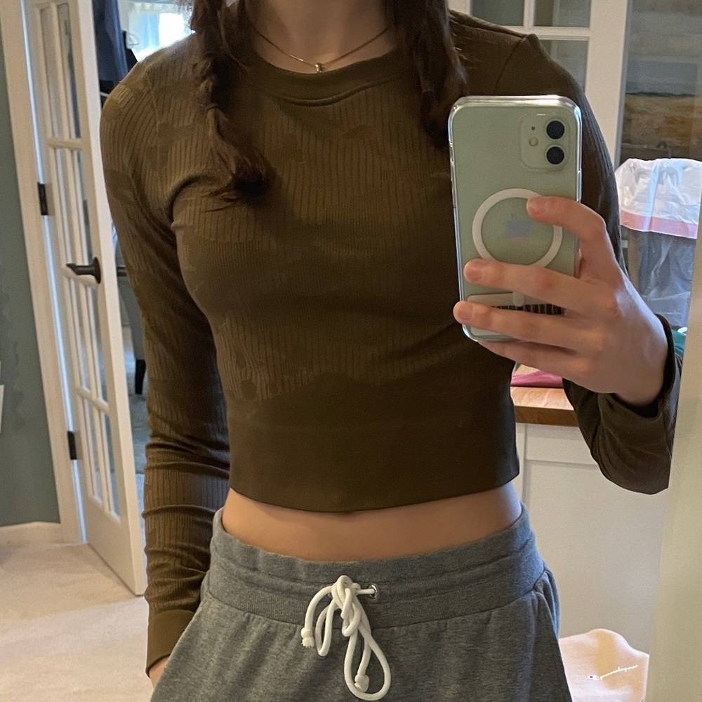 Brown Long-sleeve Performance Crop
